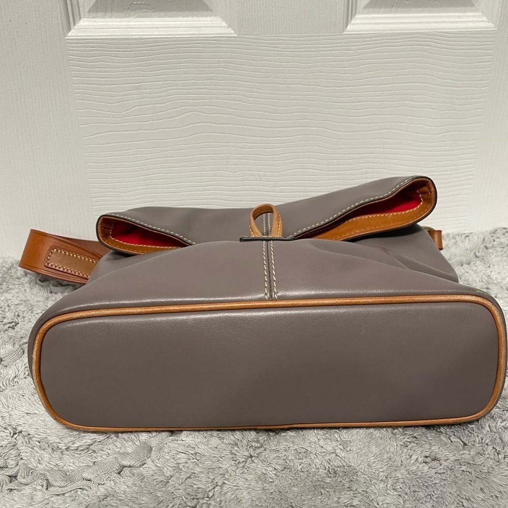 Dooney & Bourke crossbody - Picture 3 of 6